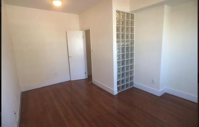 2 beds, 1 bath, $5,300, Unit 12K