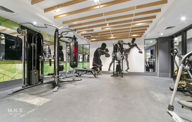 2 beds, 1 bath, $2,724, Unit J4