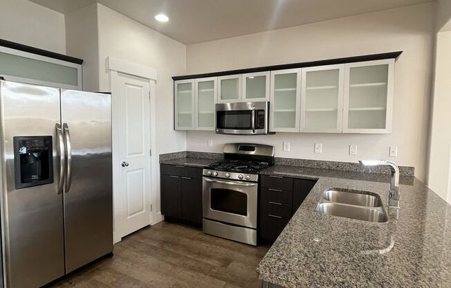 SIGN A LEASE NOW FOR $2,000 OFF- Newly Build 3 Bed, 2.5 Bath Townhome in Pleasant Grove