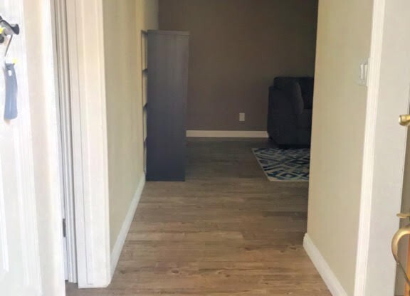 Beautifully updated house in Burbank Blvd is now available for rent