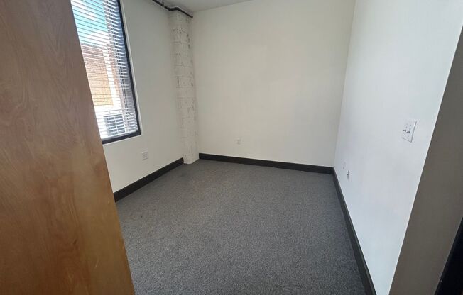 Studio, 1 bath, 409 sqft, $1,050, Unit 305