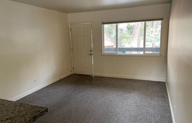 2 beds, 1 bath, 900 sqft, $1,800