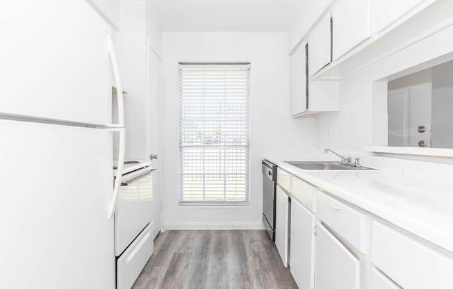 2 beds, 2 baths, 929 sqft, $985