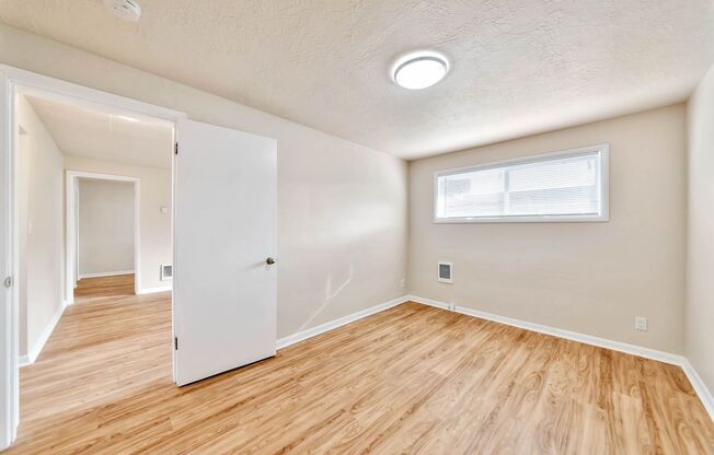 Cozy 2 Bedroom, 1.5 Bathroom Apartment off State St - all remodeled!