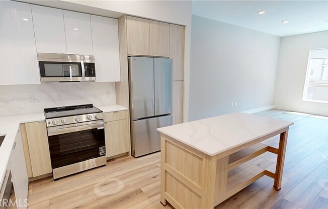 1 bed, 1 bath, 808 sqft, $3,089, Unit 374