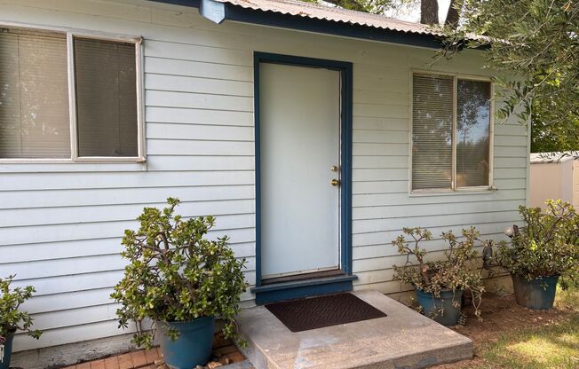 Cozy Country Home in the Suburb