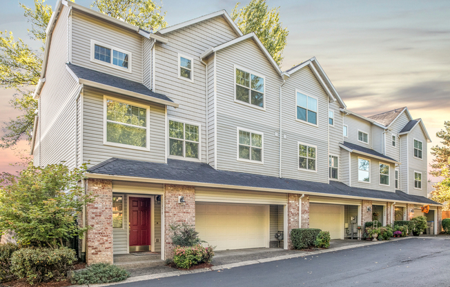 *Large Tigard End -Unit Townhome*
