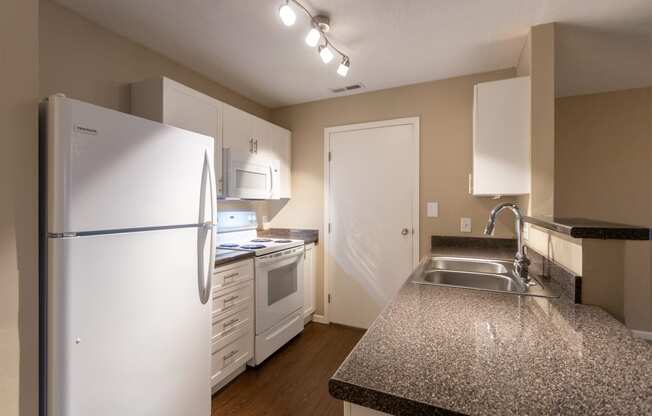 This is a photo of the kitchen in the 580 square foot 1 bedroom, 1 bath Independence at Washington Place Apartments in Miamisburg, Ohio in Washington Township.