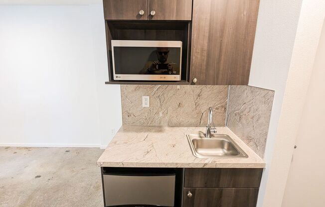 Studio, 1 bath, 186 sqft, $1,195, Unit 218