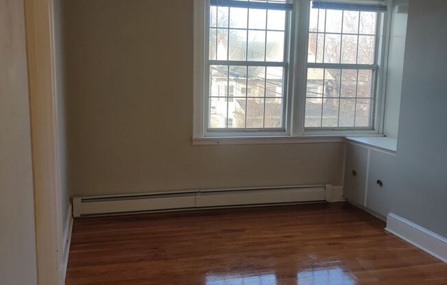 1 bed, 1 bath, $1,200, Unit Unit 4A