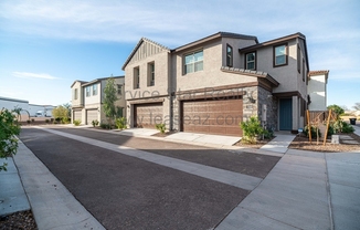 1141 W DIAMONDBACK DR