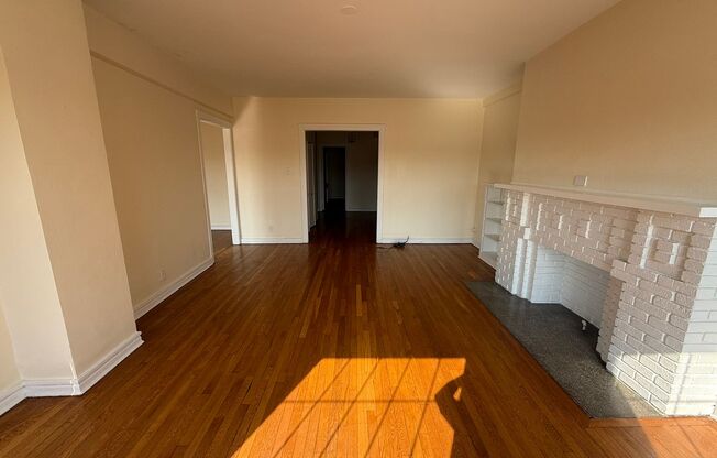 1 bed, 1 bath, 572 sqft, $1,510, Unit Old King Edward 46