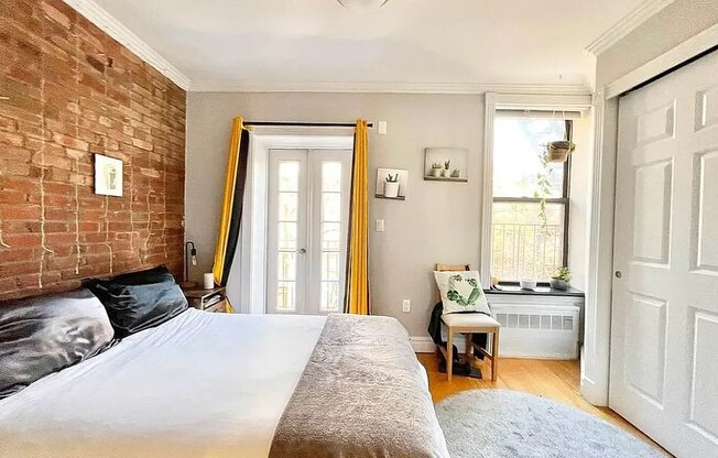 424 E 9th Street