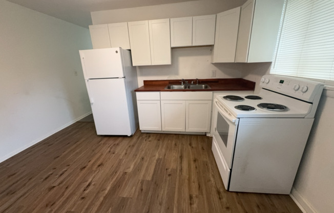 2 beds, 1 bath, $975, Unit Unit A