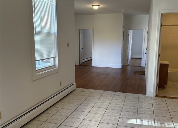 2 beds, 1 bath, 875 sqft, $2,500, Unit 2