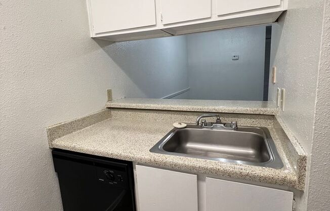 1 bed, 1 bath, 660 sqft, $1,000, Unit 116