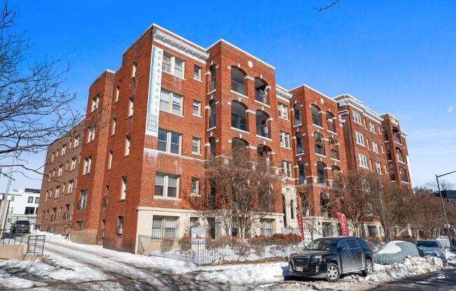 1 bed, 1 bath, 650 sqft, $1,899, Unit 811-403
