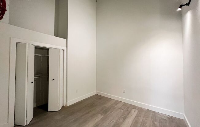 2 beds, 1 bath, 850 sqft, $1,995, Unit 523