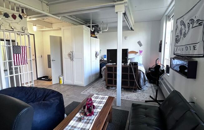 Studio, 1 bath, $1,150, Unit 302