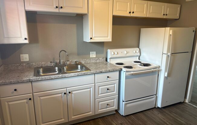 2 beds, 1 bath, 750 sqft, $1,045, Unit B08 1052 10