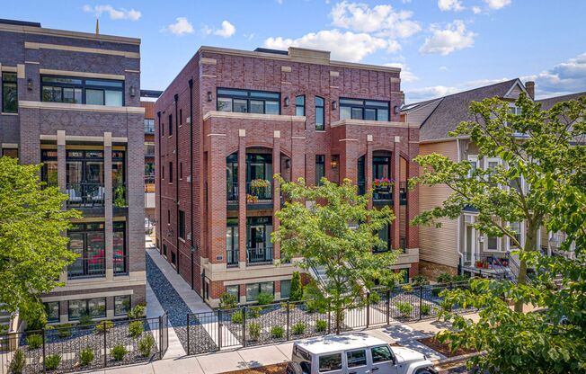 3343 N. Kenmore