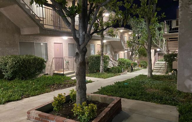 2 beds, 1 bath, $2,095, Unit 201