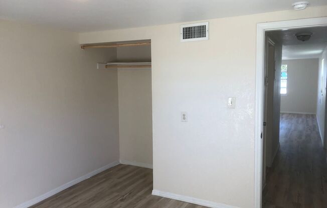 Cozy 2BR/1BA Dade City Home w/Private Porch on a Large Lot, Ceramic Tile Floors