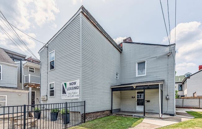 *** South Side Flats * 3 Bedroom House * Fully Renovated * With Fenced In Yard * Walk to E. Carson Shops * Pet Friendly ***