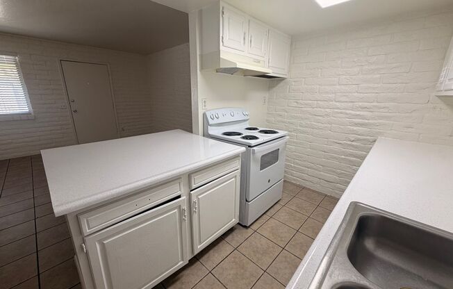 1 bed, 1 bath, 570 sqft, $899, Unit 16621-13