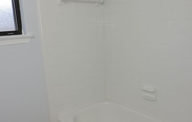 2 beds, 1 bath, $1,250, Unit UNIT A