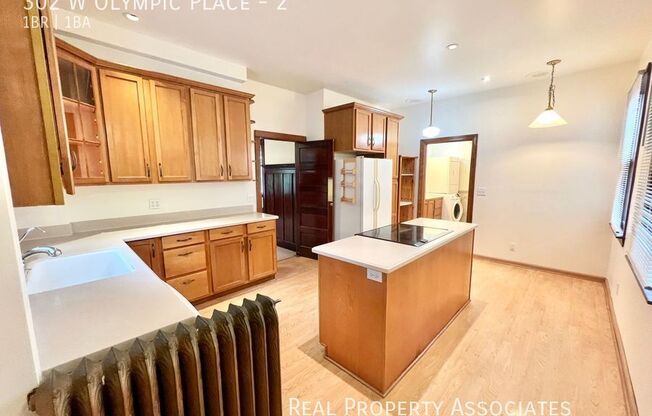 302 W Olympic Place