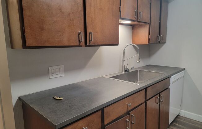 2 beds, 1 bath, 950 sqft, $1,500, Unit 7