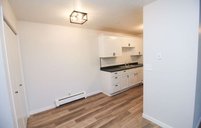 2 beds, 1 bath, 832 sqft, $875, Unit 2009 E Nye St - Unit 10