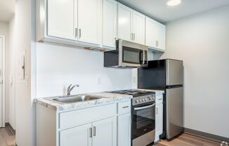 Sandburg Studios – 1st Month FREE