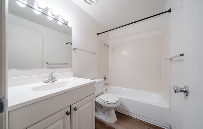 2 beds, 1 bath, 776 sqft, $1,450