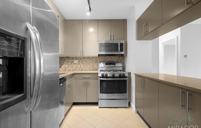 2 beds, 2 baths, $6,400, Unit 14D