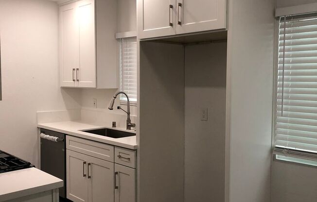 1 bed, 1 bath, $2,295, Unit 5355-26