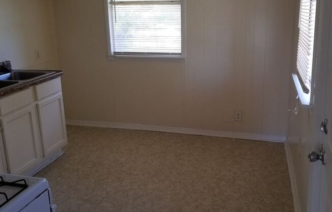 2 beds, 1 bath, $750