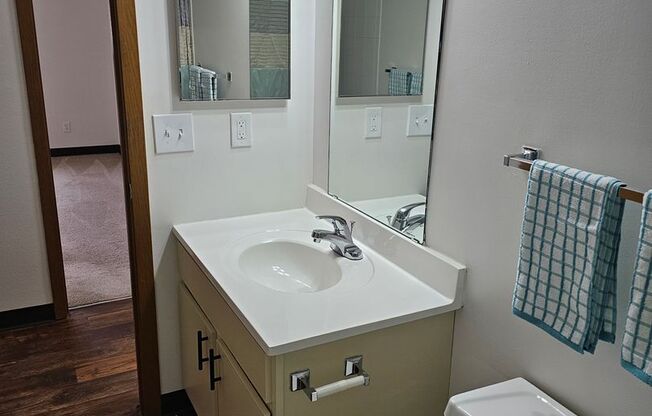 2 beds, 1 bath, 920 sqft, $1,305, Unit 1471-203