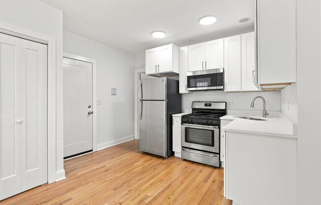 2 beds, 1 bath, $2,070, Unit 3731E-2N