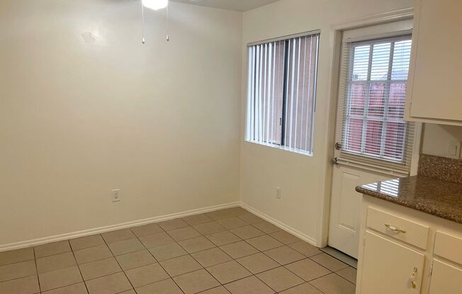 2 beds, 1 bath, 925 sqft, $1,195