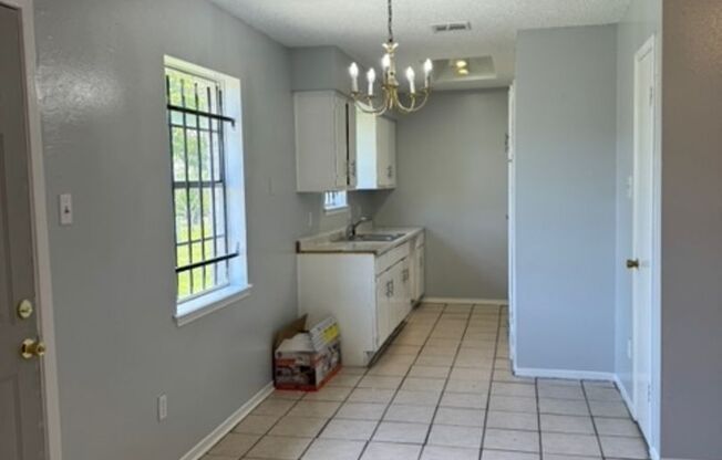 3 beds, 2 baths, $1,600