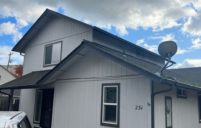 Lovely 3 bedroom, 2.5 bath home with laundry, near schools