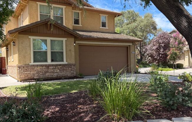 Spacious 4-Bedroom Home in The Oaks at Carmichael
