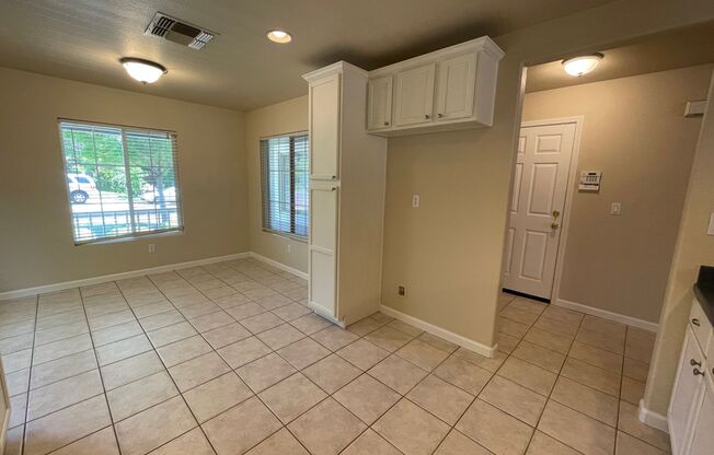 Charming 3-Bedroom Home in Folsom – Move in Ready!