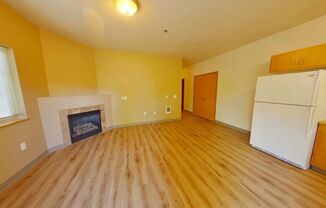 3 beds, 1.5 baths, $2,000, Unit 8