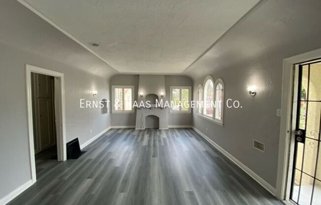 516 E 21 ST
