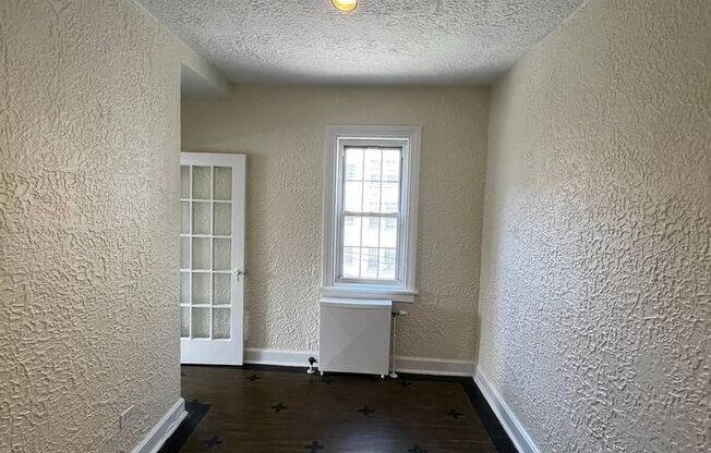 1 bed, 1 bath, 610 sqft, $1,385, Unit Bayard Manor 304