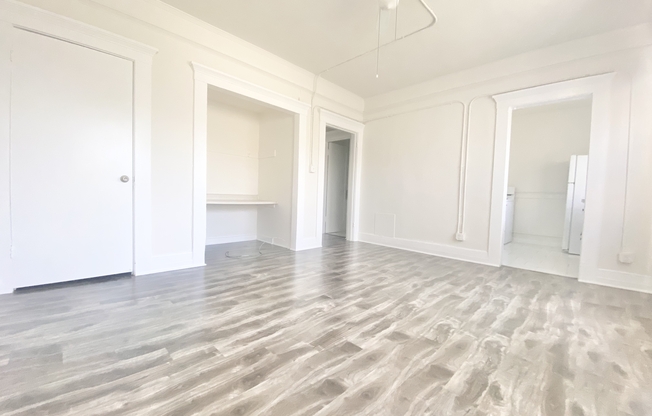 1026 W 22 ST