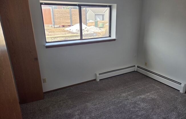 2 beds, 1 bath, 832 sqft, $850, Unit 6812 W 46th - Unit 02